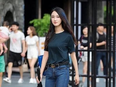 高叉卡阴连体衣时尚穿搭，抖音热门视频推荐！