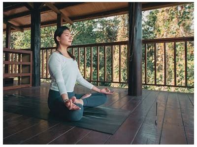 阳光下的阴瑜伽：舒缓身心，释放压力的完美选择