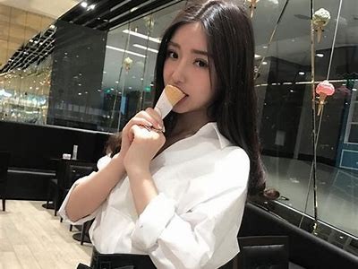 抖阴带你吃雪糕，享受夏日清凉好时光