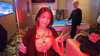 富二代黄版本抖阴揭秘：奢华生活背后的真实故事